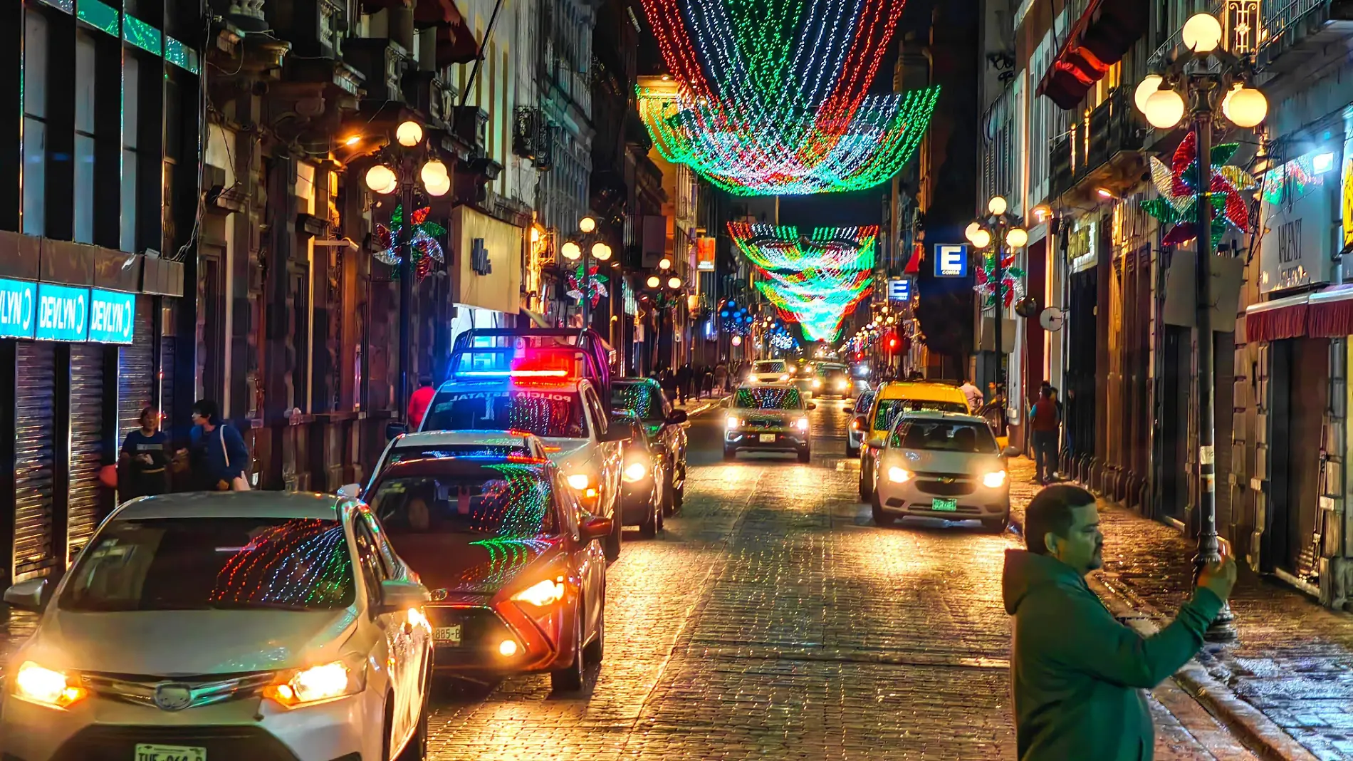 encendido de luces por el mes patrio en Puebla